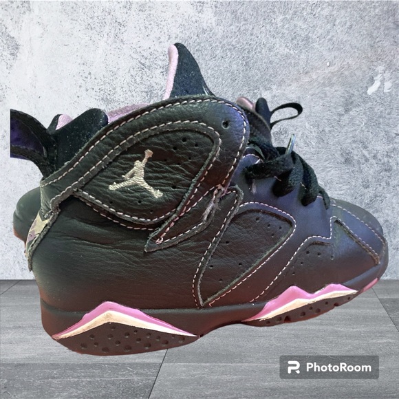 Kids Jordan’s sneakers black 10c GUC - Picture 4 of 9